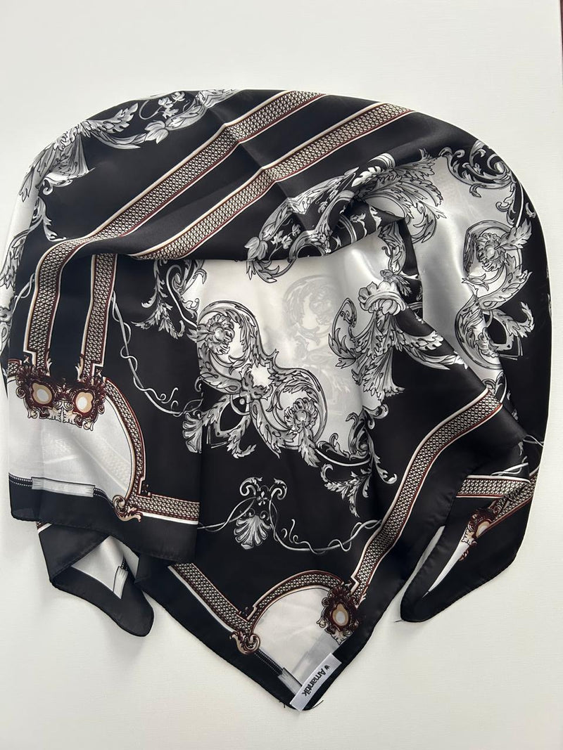 Lenço Arabesco Preto e Branco com toque de  Seda | 70x70
